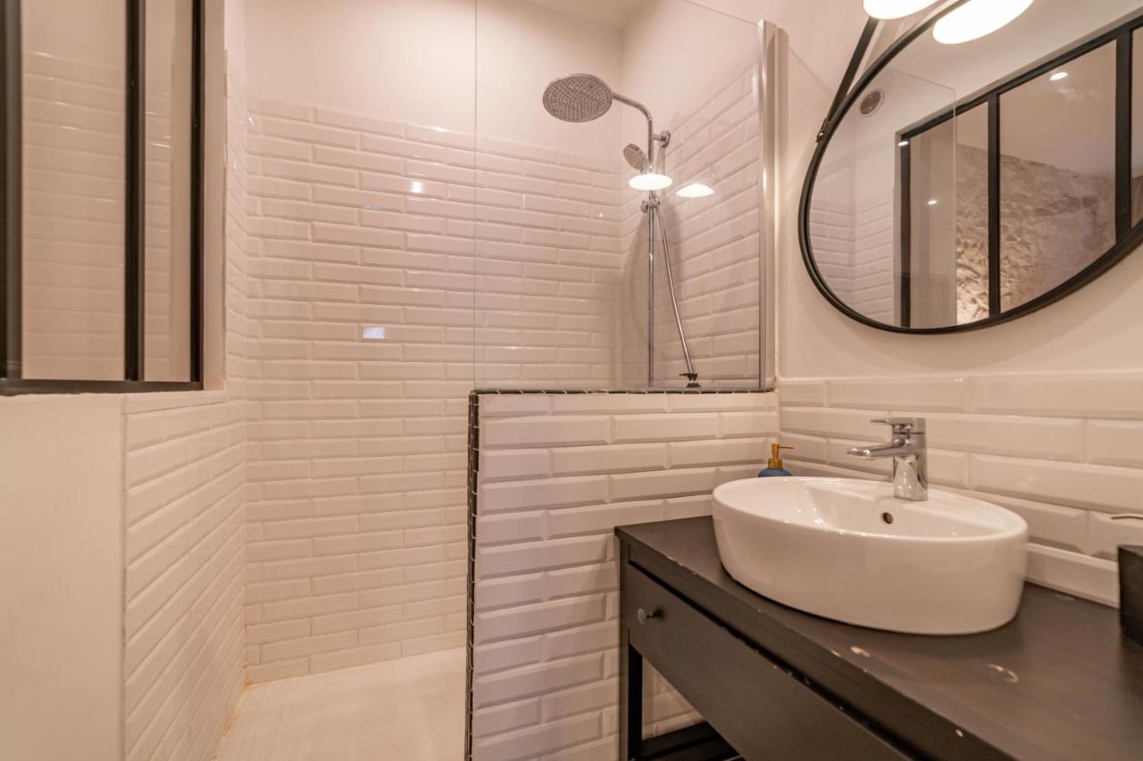 Une Nuit à Nîmes - Appartement au pied de la Maison Carrée Extérieur photo
