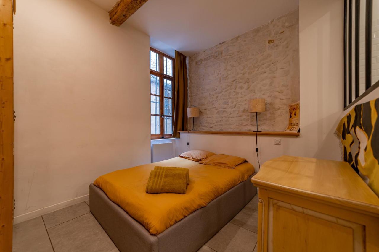 Une Nuit à Nîmes - Appartement au pied de la Maison Carrée Extérieur photo