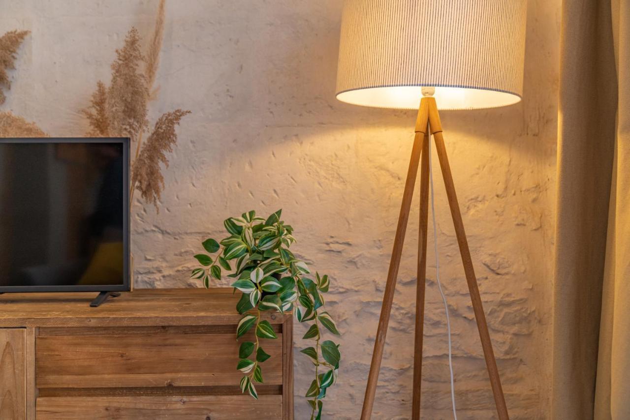 Une Nuit à Nîmes - Appartement au pied de la Maison Carrée Extérieur photo
