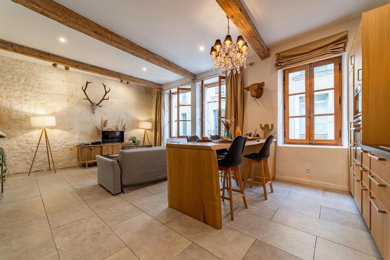 Une Nuit à Nîmes - Appartement au pied de la Maison Carrée Extérieur photo