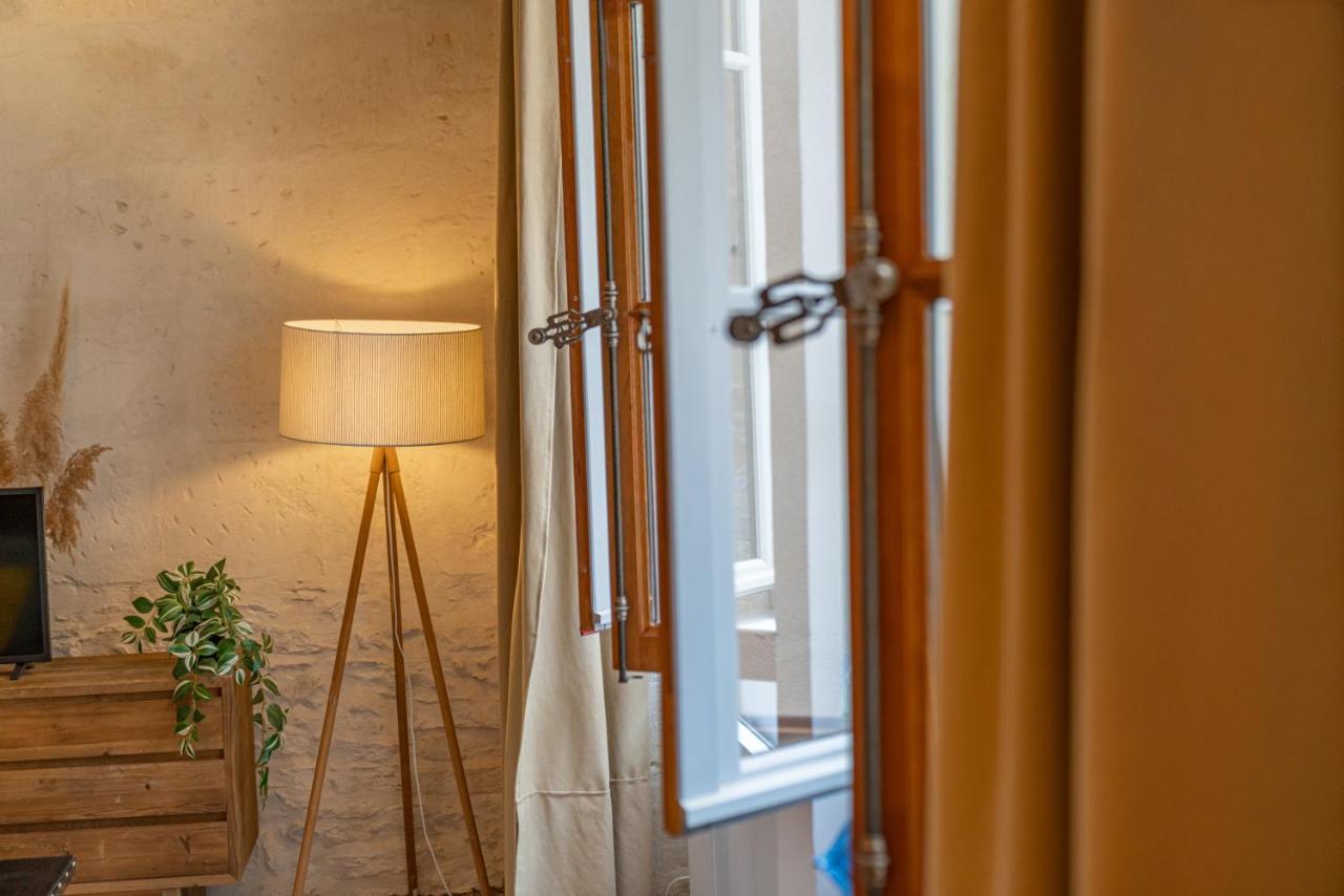 Une Nuit à Nîmes - Appartement au pied de la Maison Carrée Extérieur photo