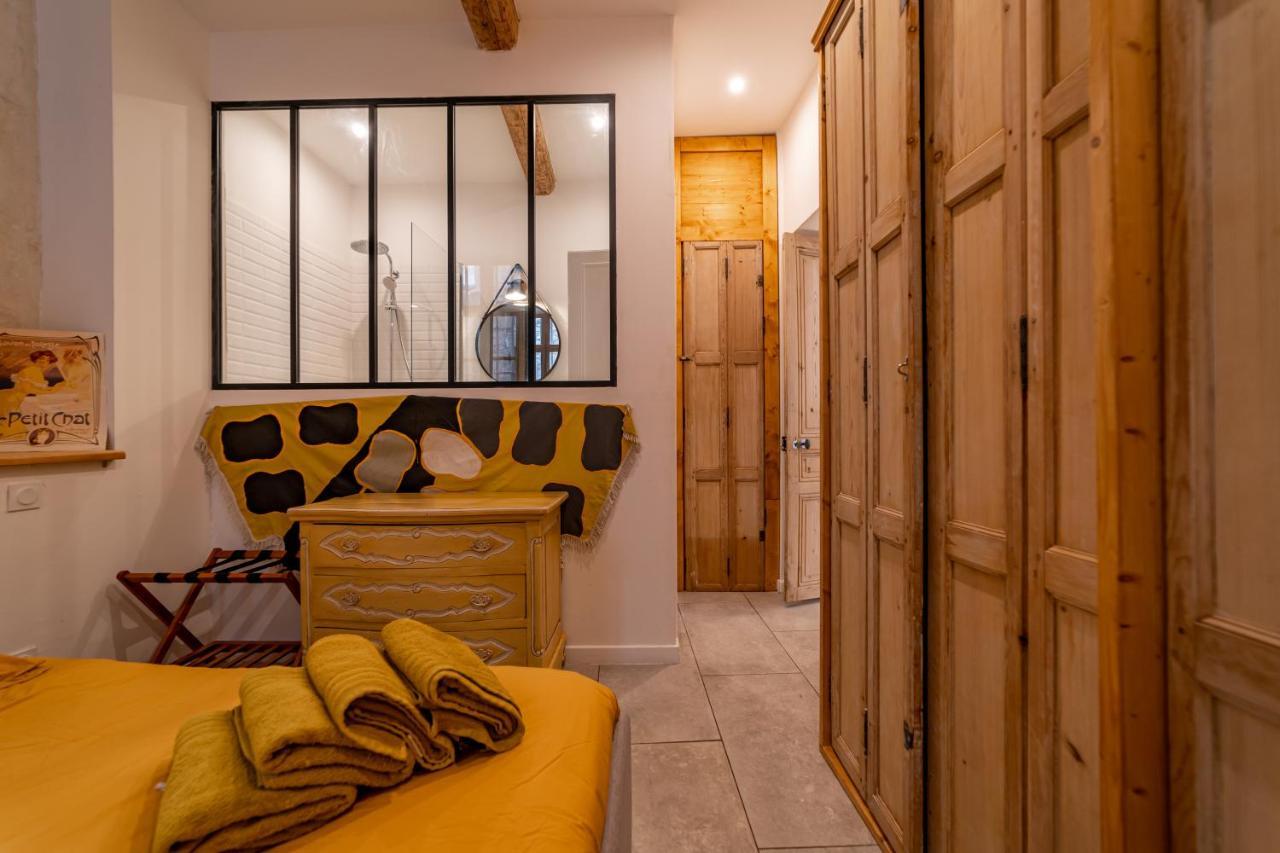 Une Nuit à Nîmes - Appartement au pied de la Maison Carrée Extérieur photo