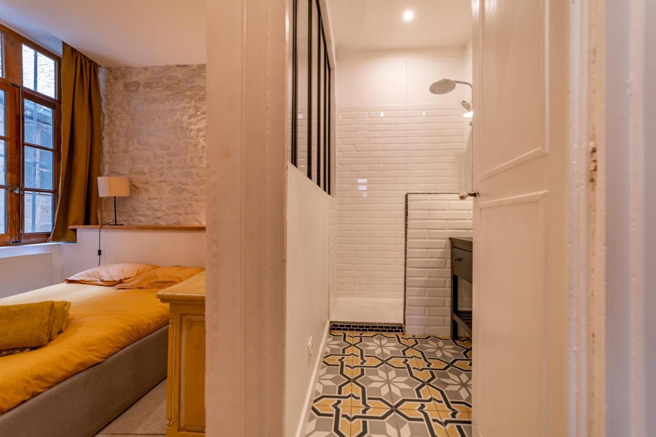 Une Nuit à Nîmes - Appartement au pied de la Maison Carrée Extérieur photo