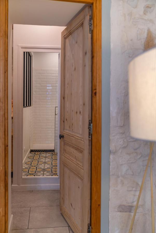 Une Nuit à Nîmes - Appartement au pied de la Maison Carrée Extérieur photo