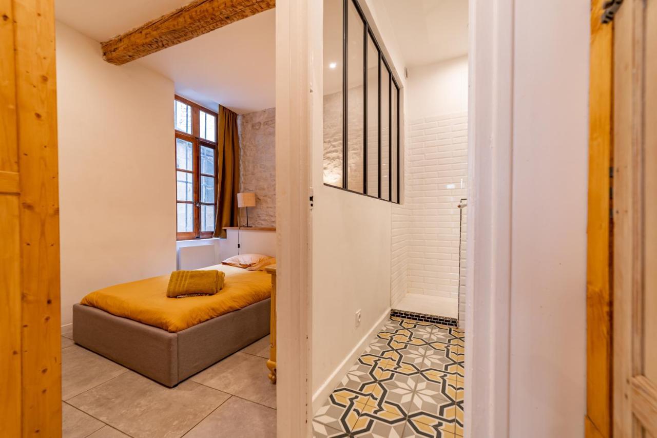 Une Nuit à Nîmes - Appartement au pied de la Maison Carrée Extérieur photo